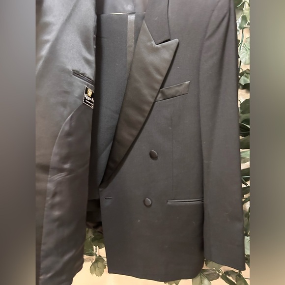 Used Once Men’s tuxedo Size M/L see measurements - Picture 12 of 16